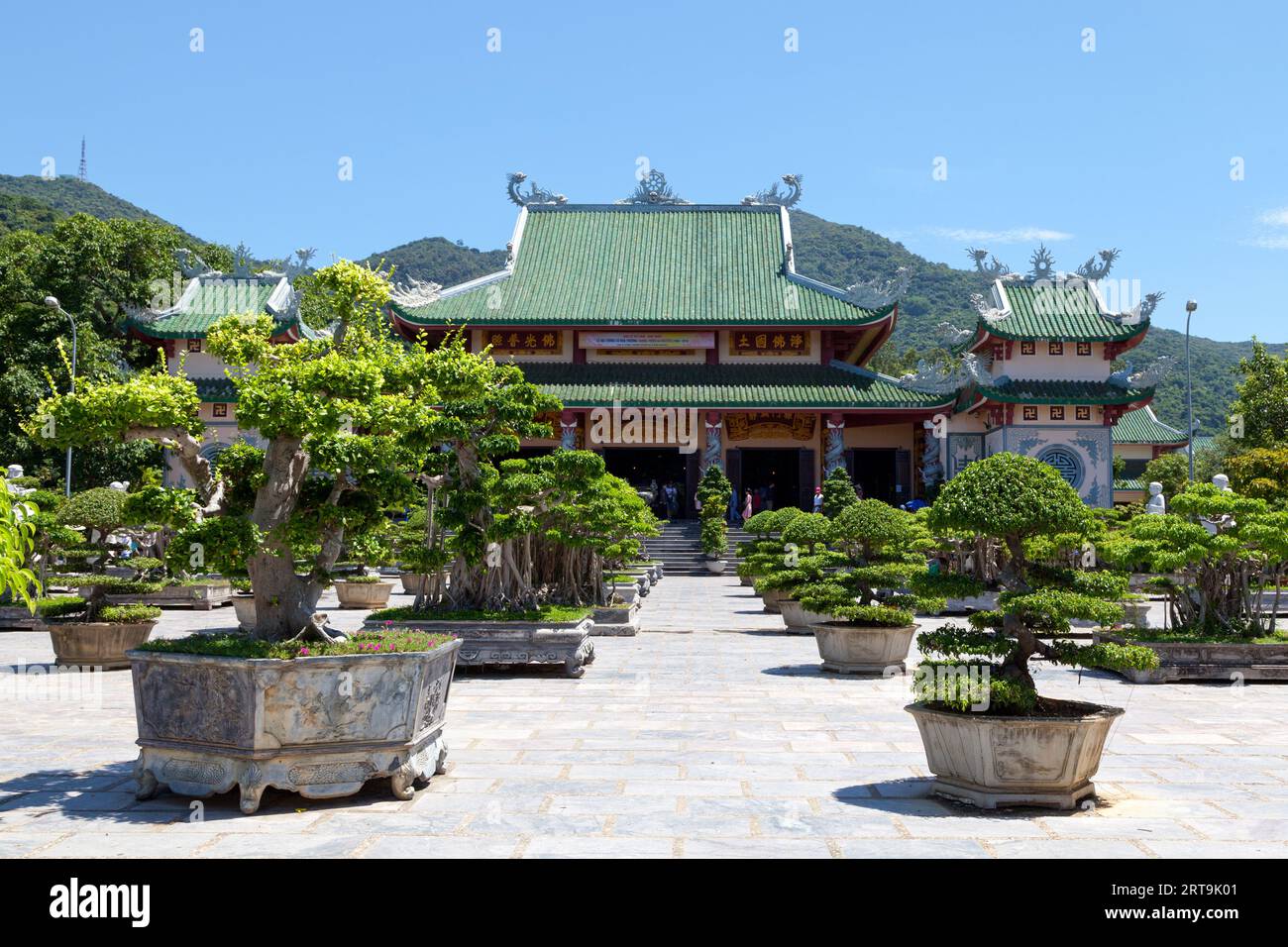 Da Nang, Vietnam - 21 agosto 2018: Pagoda Linh Ung sulla cima del monte Son tra. Foto Stock