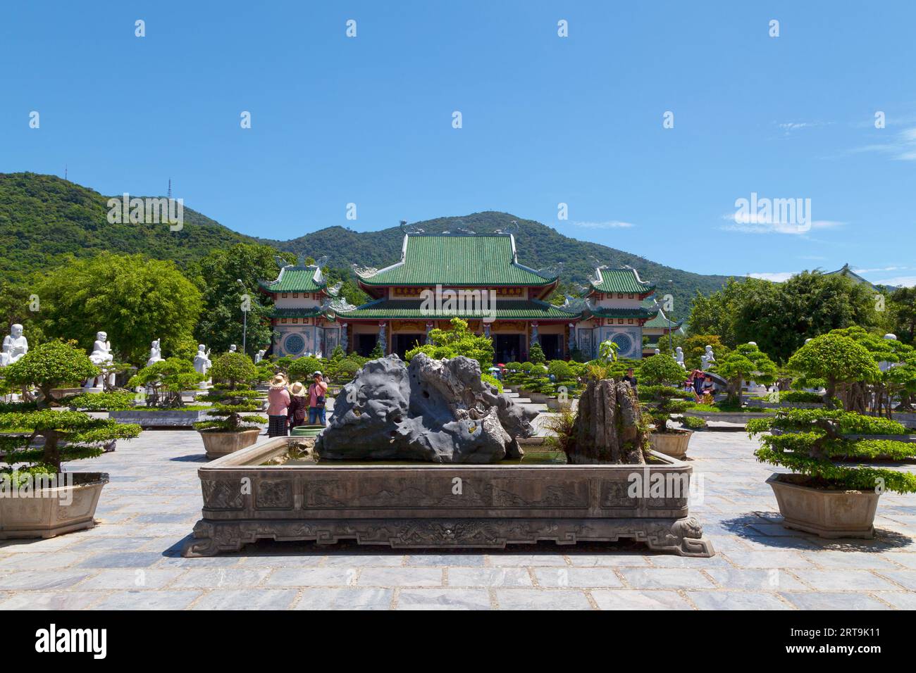 Da Nang, Vietnam - 21 agosto 2018: Pagoda Linh Ung sulla cima del monte Son tra. Foto Stock
