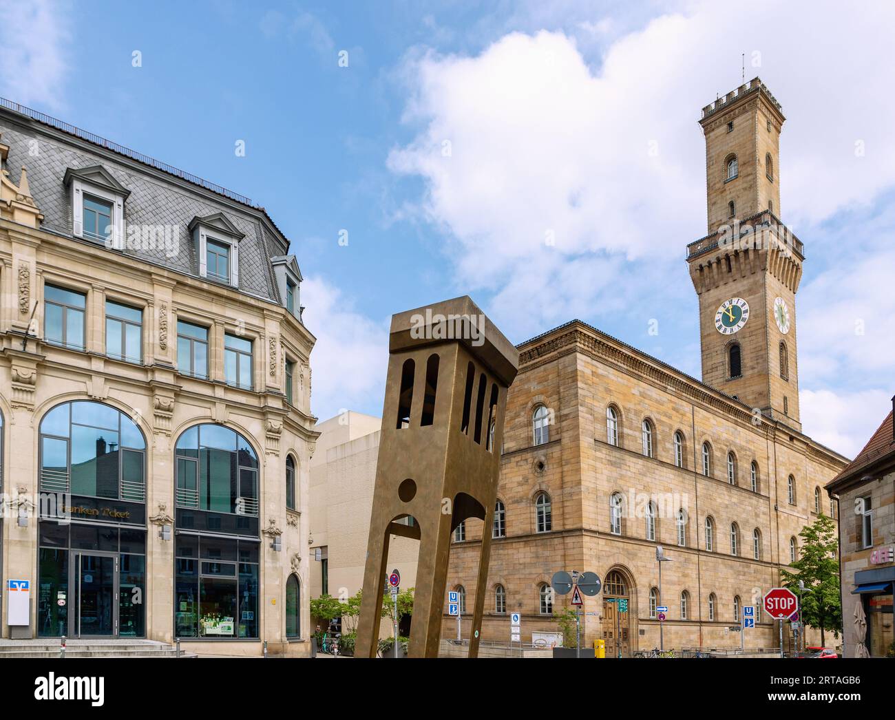 Il municipio di Fürth e la Quintessenza plastica al Kohlenmarkt di Fürth in Baviera, Germania Foto Stock
