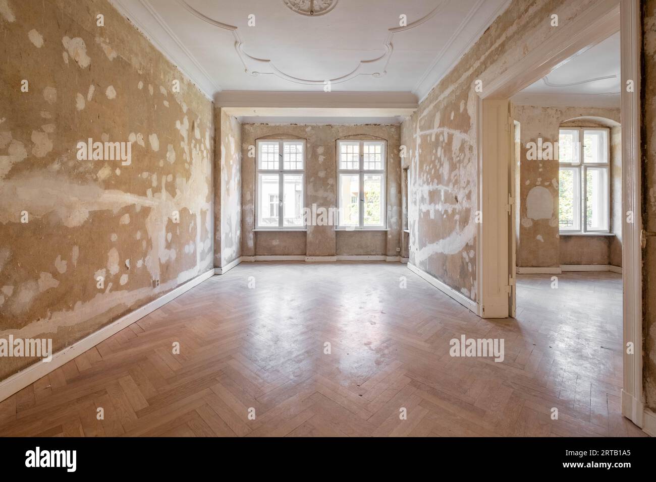 Camera vuota durante i lavori di ristrutturazione, ristrutturando il vecchio edificio Foto Stock