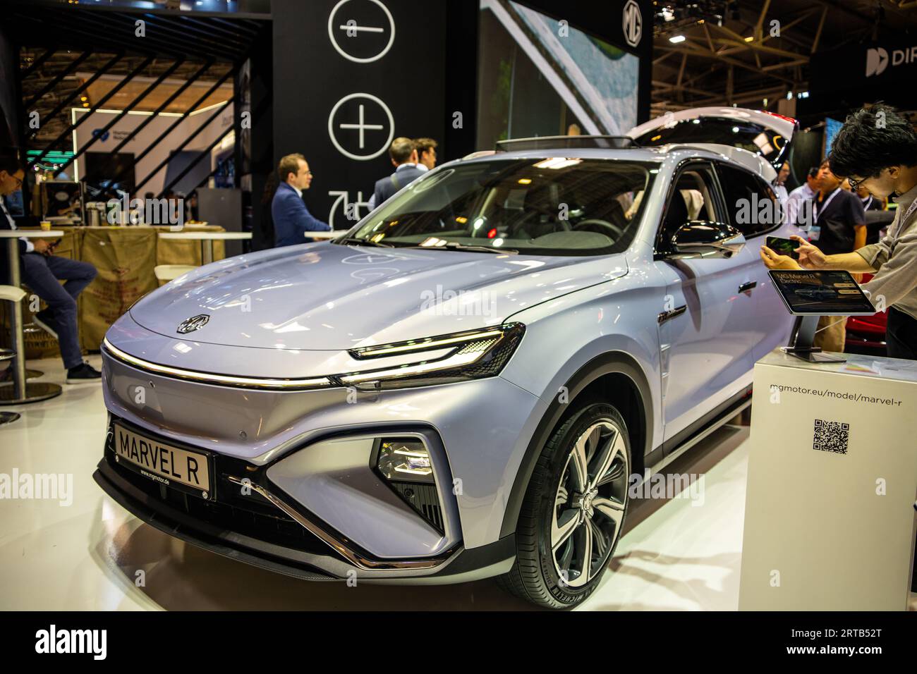 SUV elettrico MG Marvel R sullo stand MG alla IAA Mobility 2023, Monaco di Baviera, Germania. Foto Stock