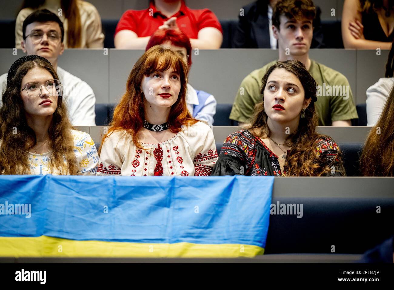 L'Aia, Paesi Bassi. 12 settembre 2023. L'AIA - il presidente ucraino Volodymyr Zelensky si rivolge agli studenti olandesi tramite un live streaming. Il discorso è stato organizzato dall'Università di Leida e dall'Università di Scienze applicate dell'Aia. ANP ROBIN UTRECHT paesi bassi Out - belgio Out credito: ANP/Alamy Live News Foto Stock