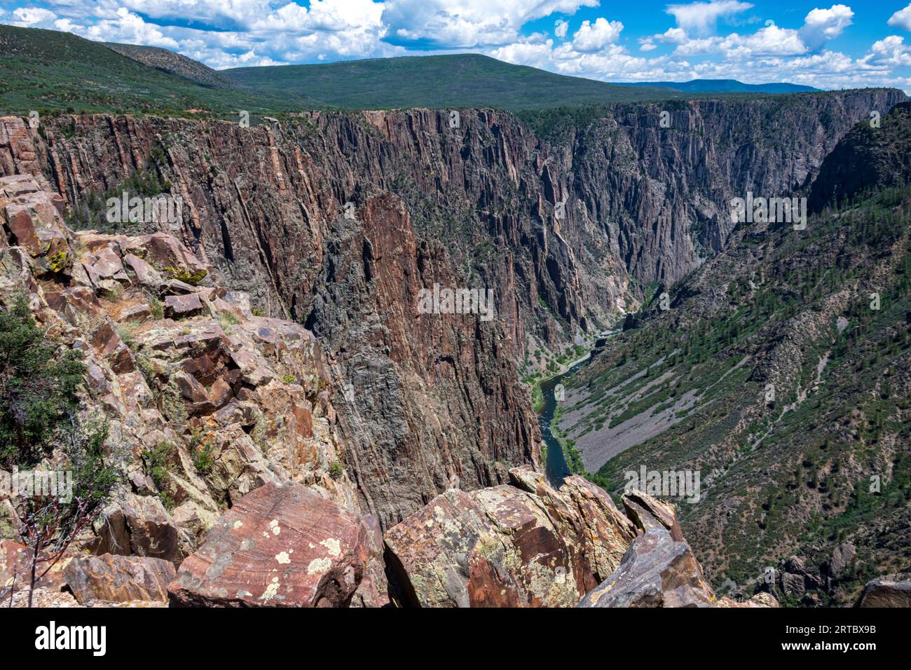 Pareti ripide sono presenti in questo parco formato dal fiume Gunnison Foto Stock