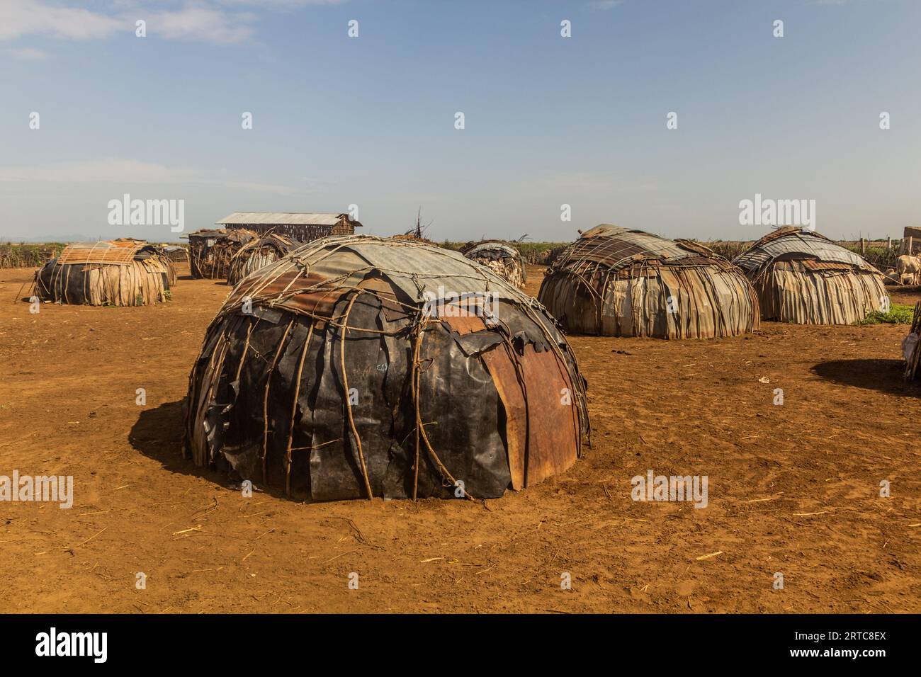 Villaggio della tribù Daasanach vicino a Omorate, Etiopia Foto Stock