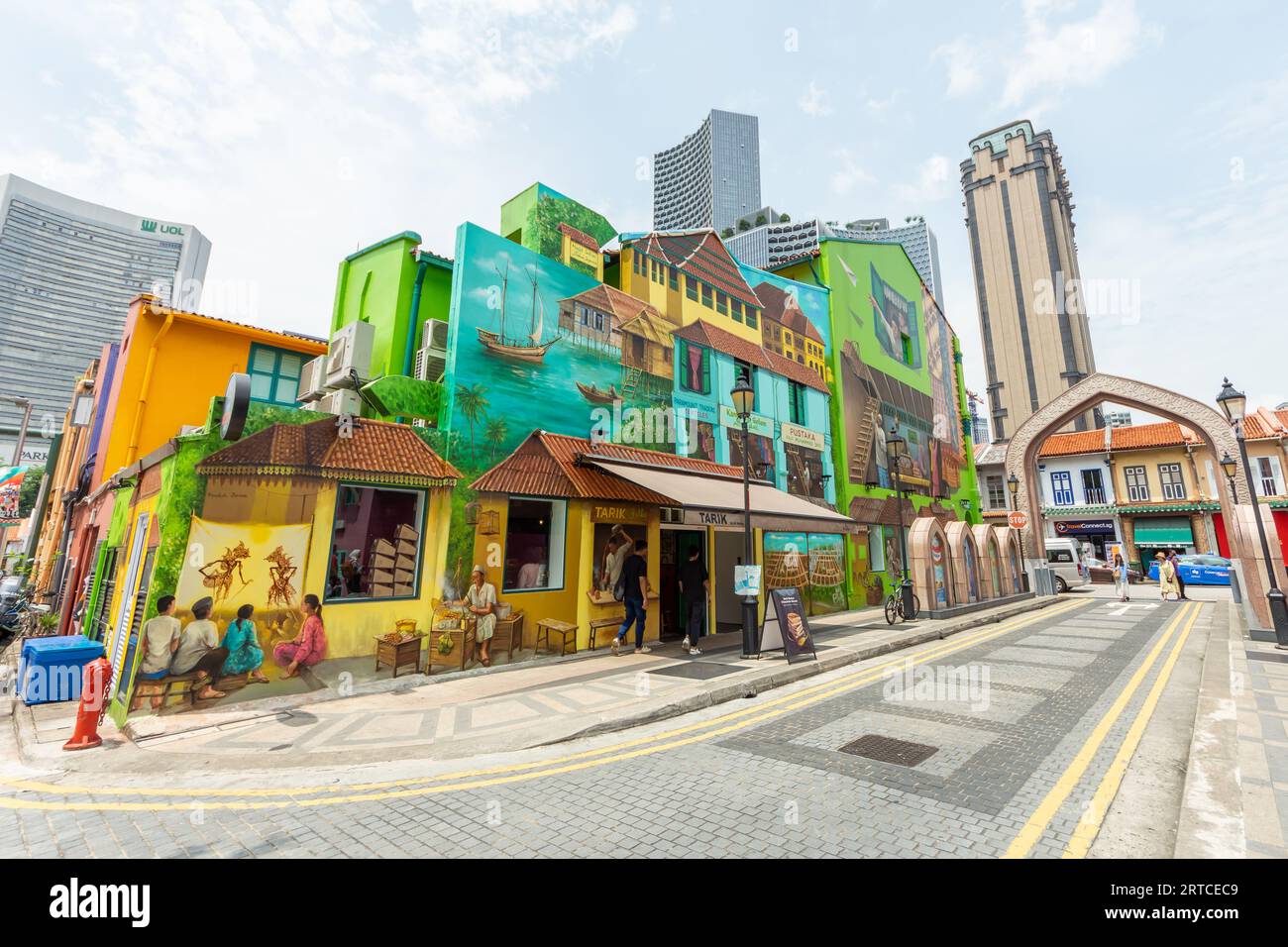 Singapore - agosto 30,2023: Muscat Street ha Street art e architettura basata sulla cultura dell'Oman, in particolare su un tema commerciale nautico o marittimo. Foto Stock