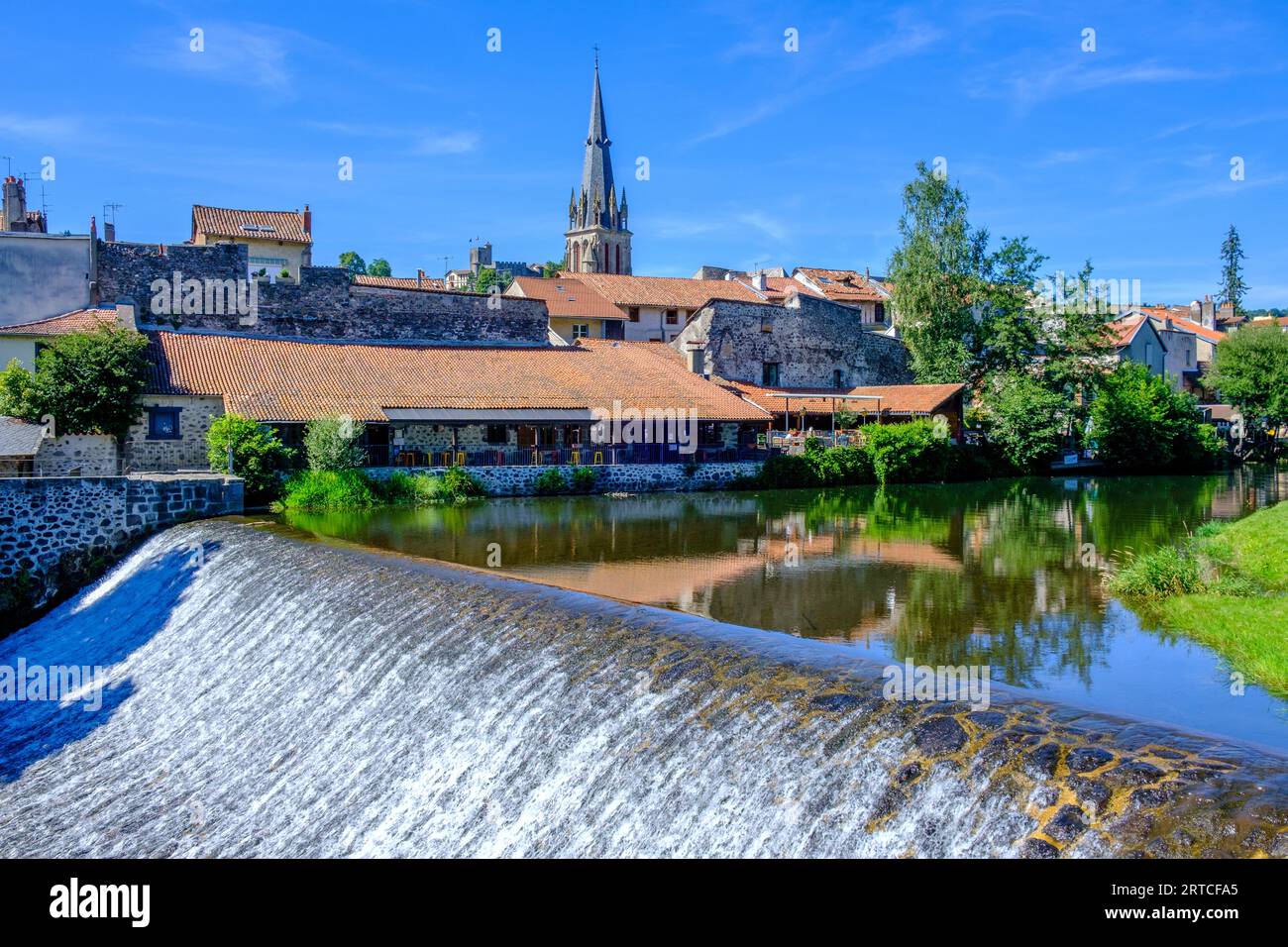 Il fiume Jordane in Aurillac, Cantal, Auvergne, Francia Foto Stock