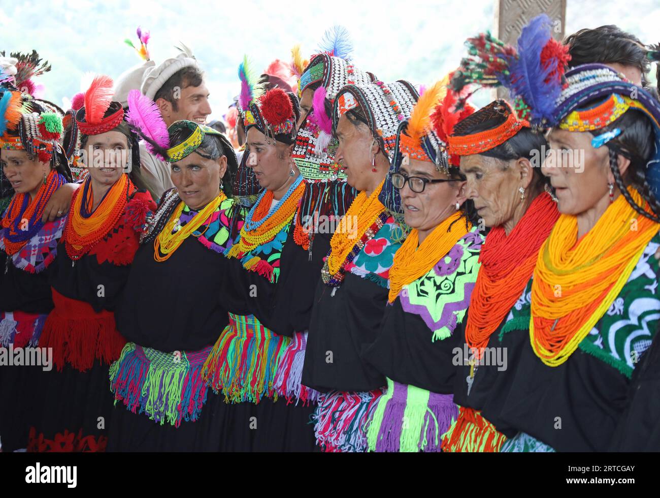 Donne Kalesh che ballano all'Uchal Summer Festival Foto Stock