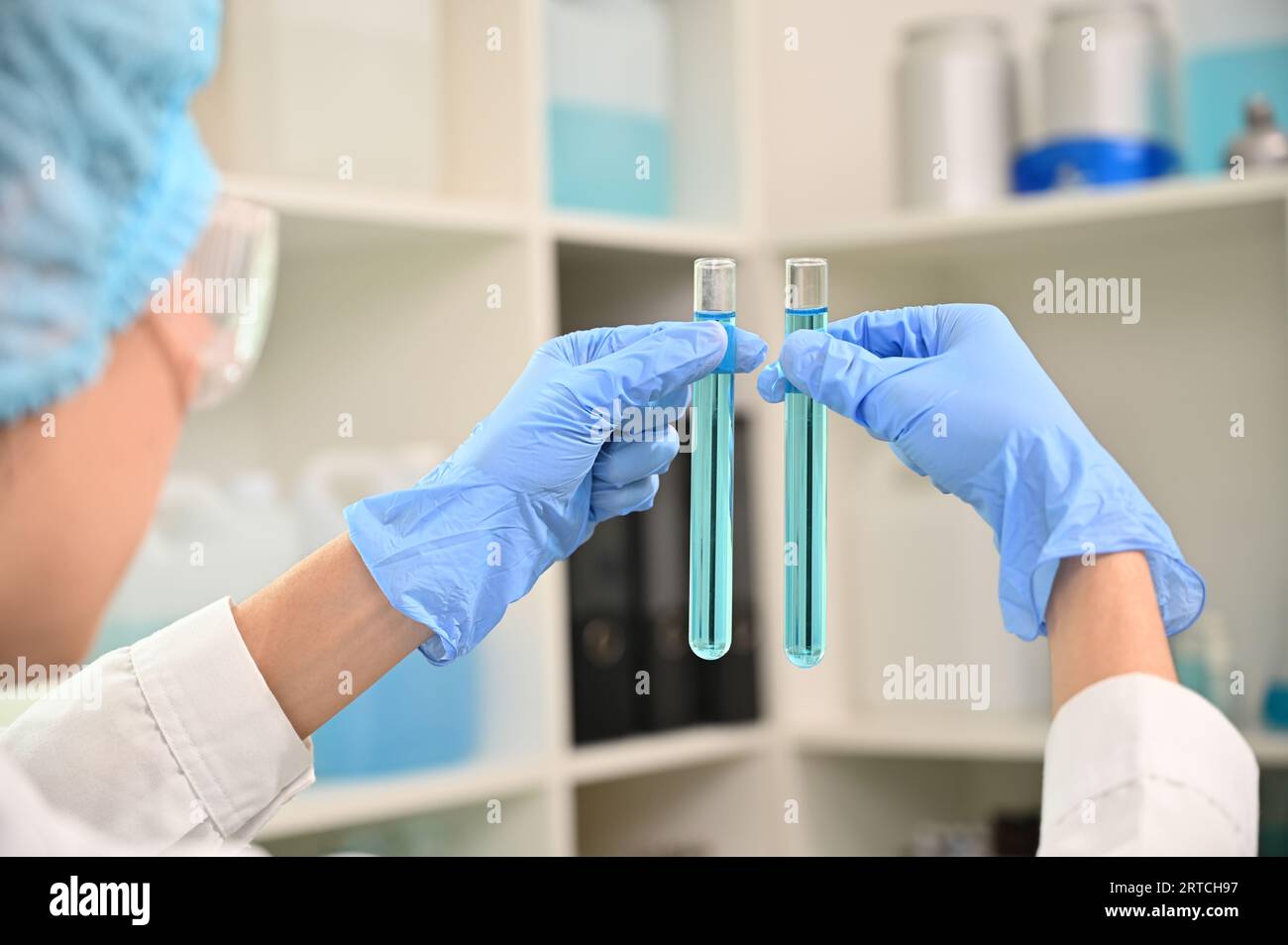 laboratorio, donna, medico, ricerca, scienza, persona, medicina, scienziato, chimica, medico, biotecnologia, ospedale, donna, tecnologia, clinica, de Foto Stock