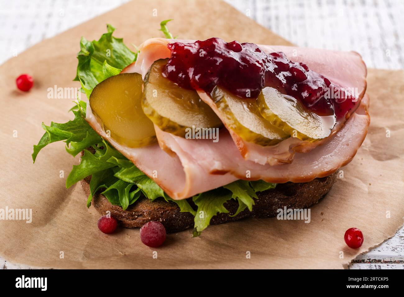 Panino fatto in casa con tacchino per il giorno del Ringraziamento Foto Stock