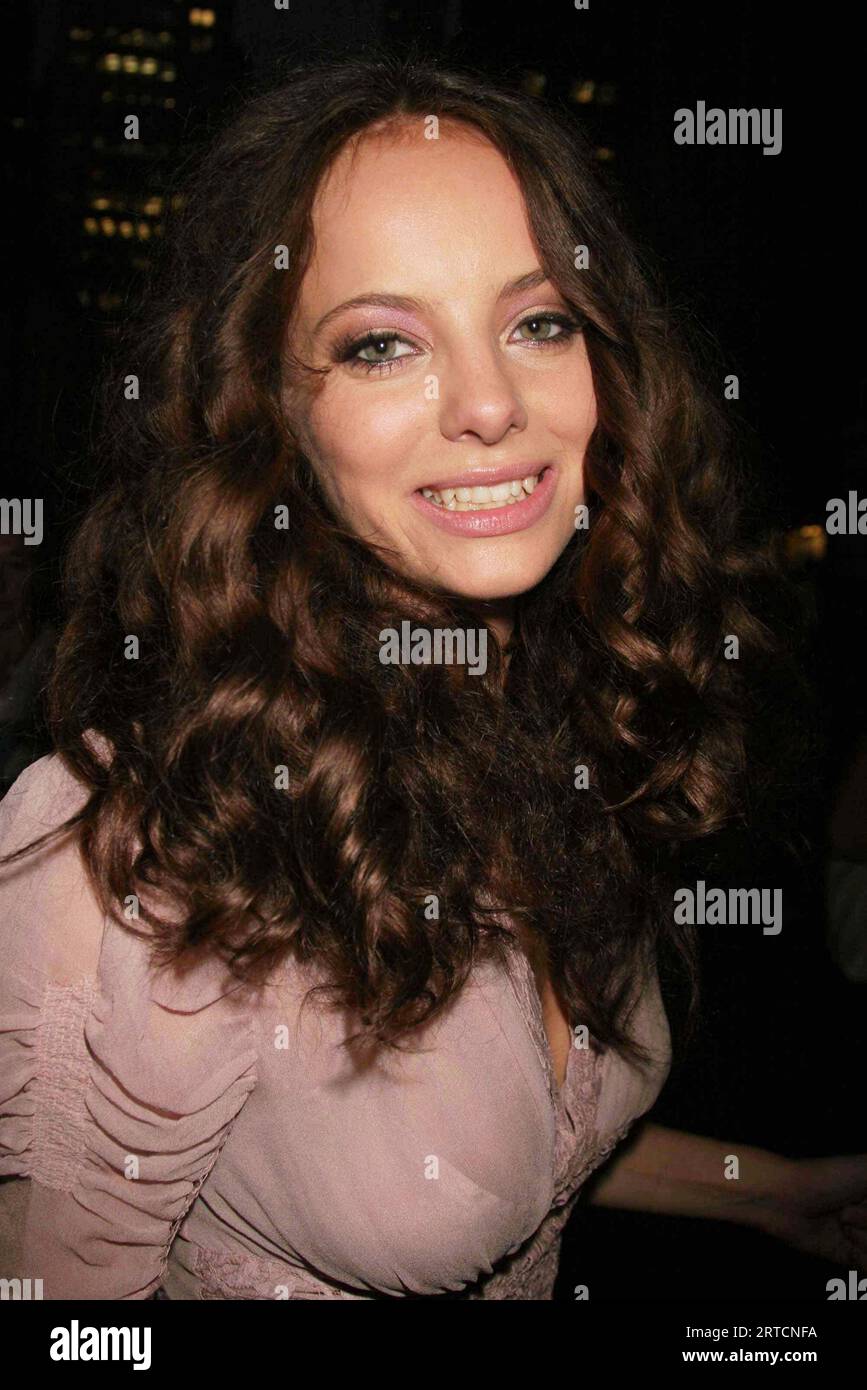 Bijou Phillips partecipa all'esposizione di Heatherette della collezione Spring alla tenda al Bryant Park di New York il 16 settembre 2005. Crediti fotografici: Henry McGee/MediaPunch Foto Stock