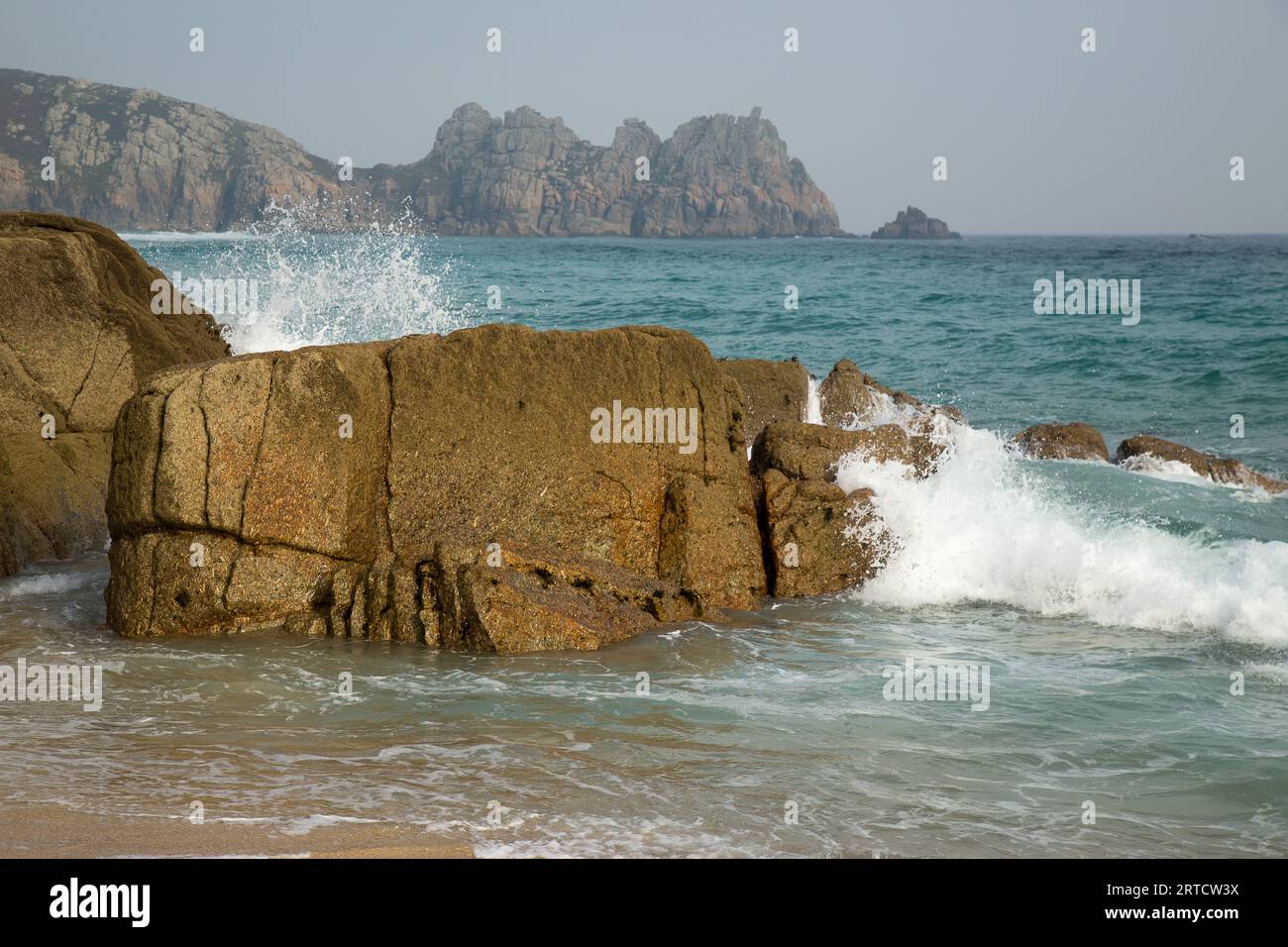 Porth Curno Porthcurno Beach Cornovaglia Foto Stock