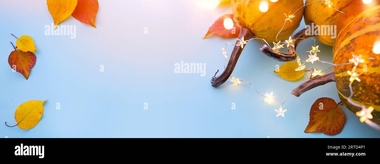 Autunno Thanksgiving sfondo colorato impostazione; Thanksgiving banner o invito design con spazio copia Foto Stock