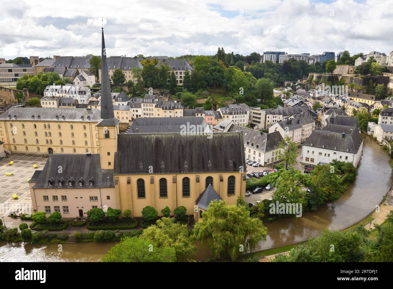 Chiesa di Église Saint-Jean-du-Grund, fiume Alzette e panorama urbano della città vecchia, Lussemburgo Foto Stock