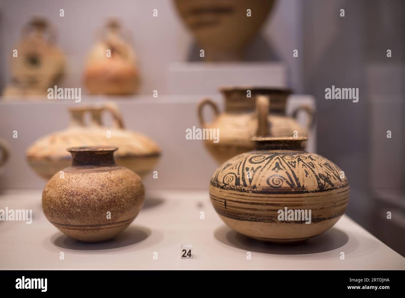 Ceramiche minoiche in mostra nel museo. Foto Stock