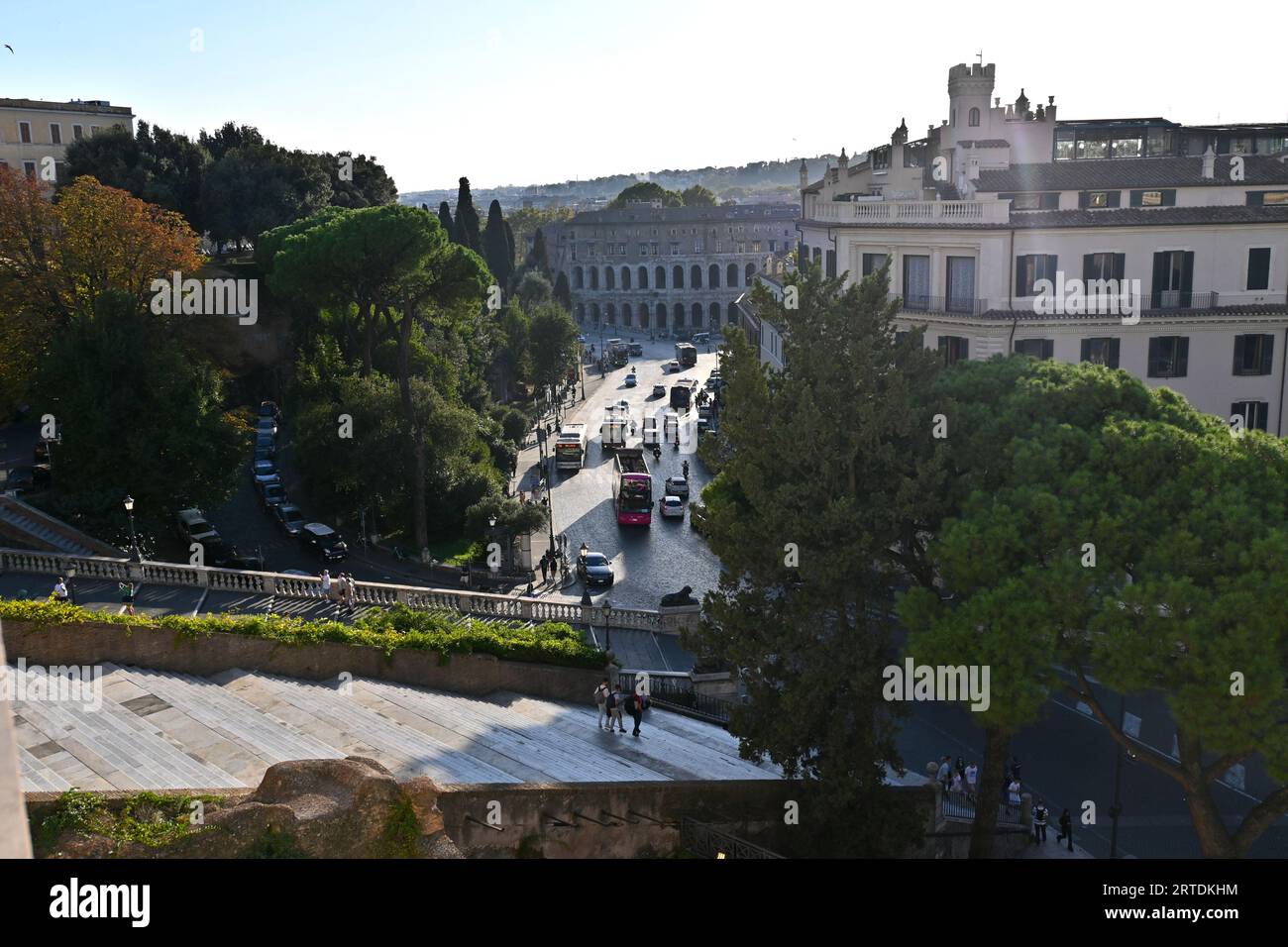 Teatro di Marcello (Teatro di Marcello) visto da Piazza del Campidoglio a Roma, 2 novembre 2022 Foto Stock