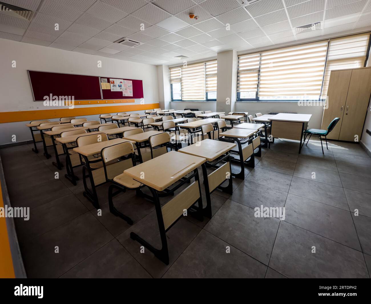 Classe in sottofondo senza , nessuno studente o insegnante . moderna aula. Foto di alta qualità Foto Stock