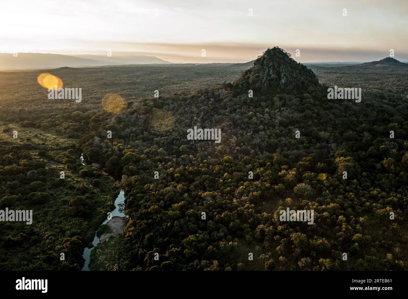Spartiacque del fiume Vunduzi all'interno del parco nazionale di Gorongosa; Mozambico Foto Stock