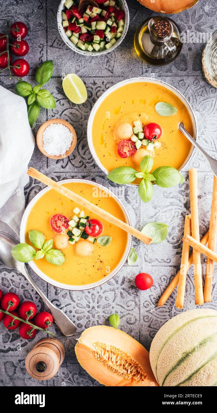 Cantaloupe gazpacho Foto Stock