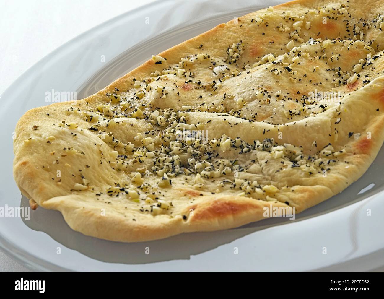 Impasto per pizza con aglio Foto Stock