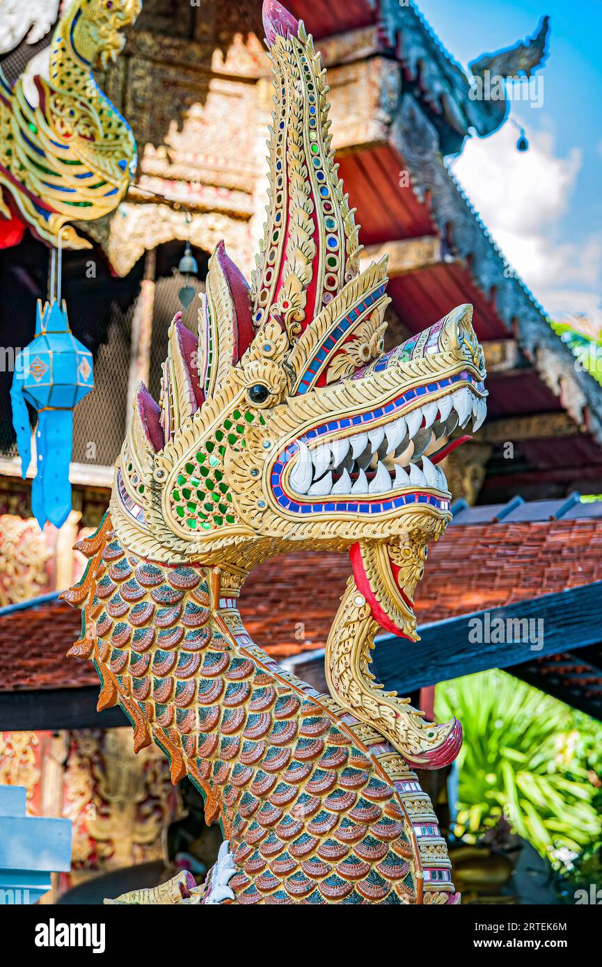 Scultura Naga in un tempio; Chiang mai, Thailandia Foto Stock
