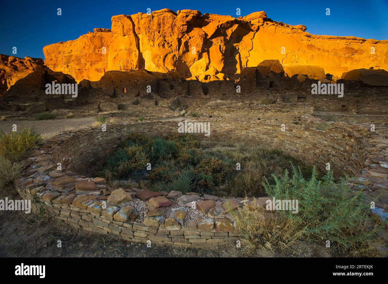 Restaurato Kiva a Pueblo Bonito, Chaco Culture National Historical Park, New Mexico, USA; New Mexico, Stati Uniti d'America Foto Stock