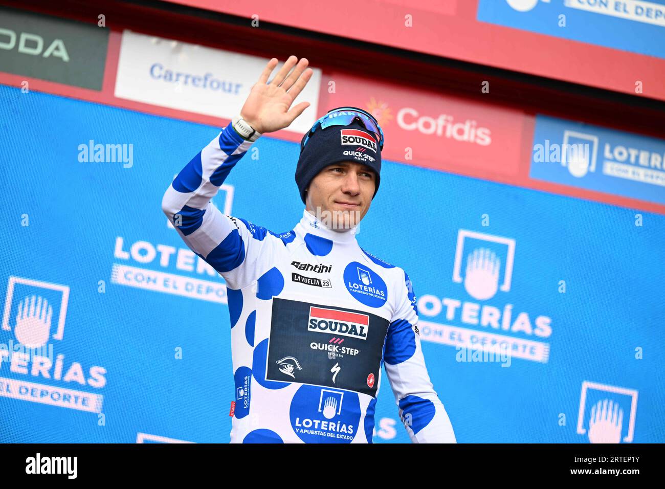 Remco Evenepoel Belgium Soudal Quick Step nella maglia King of the Mountains ha perso ancora una volta tempo come previsto per poter inseguire tappe e pinte Foto Stock