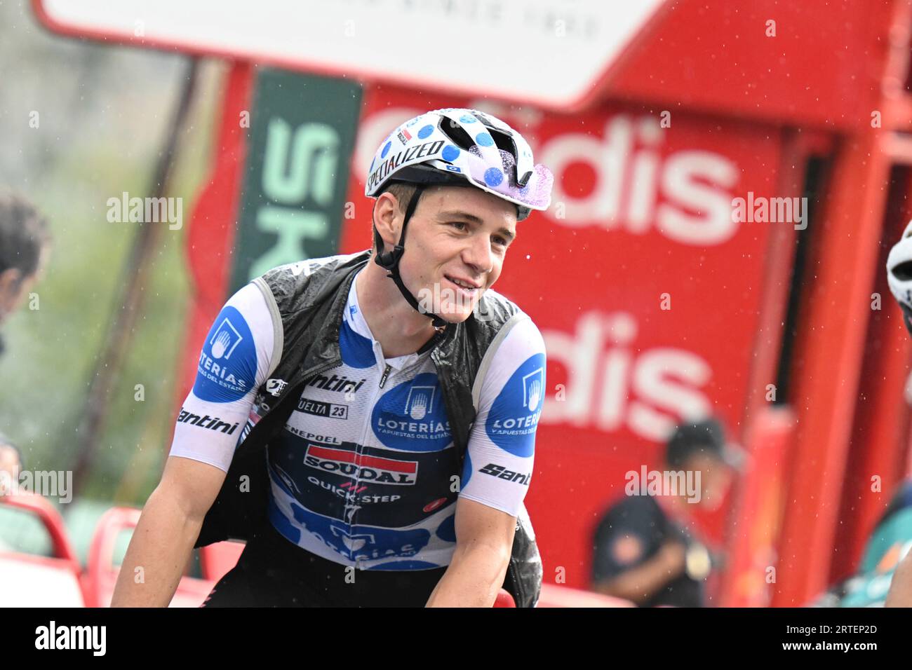 Remco Evenepoel Belgium Soudal Quick Step nella maglia King of the Mountains ha perso ancora una volta tempo come previsto per poter inseguire tappe e pinte Foto Stock