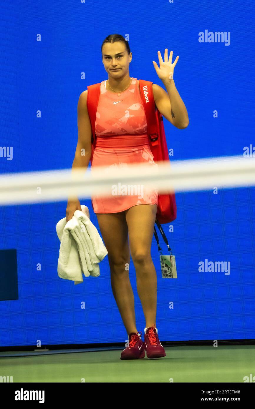 Aryna Sabalenka (BLR) gareggia nelle finali femminili del singolare agli US Open di Tennis 2023. Foto Stock