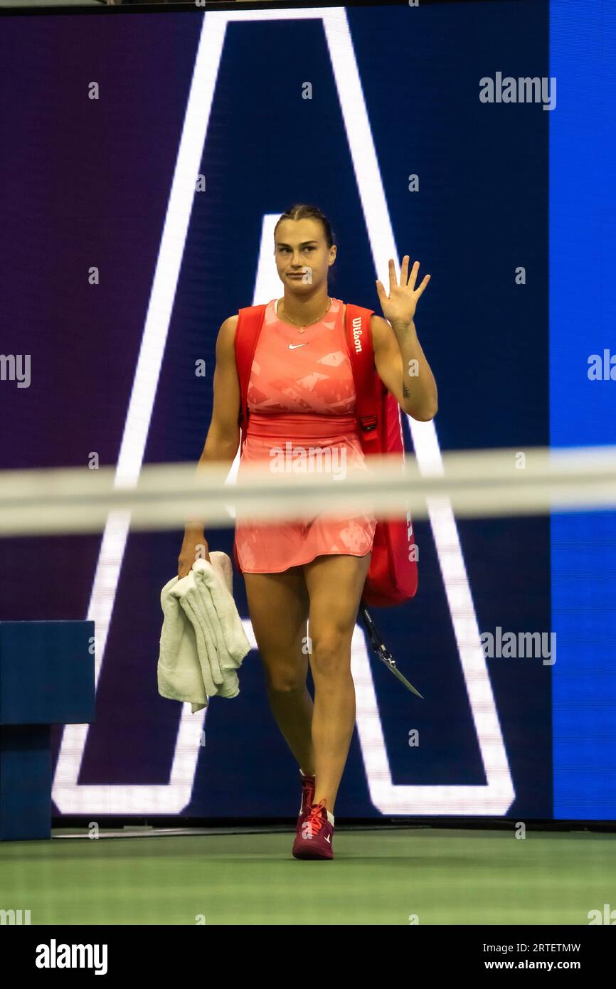 Aryna Sabalenka (BLR) gareggia nelle finali femminili del singolare agli US Open di Tennis 2023. Foto Stock