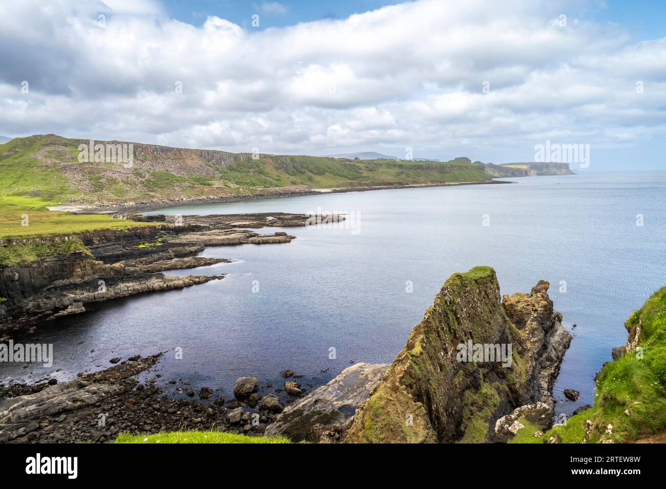 Vista della costa da Brothers' Point sull'isola di Skye Foto Stock