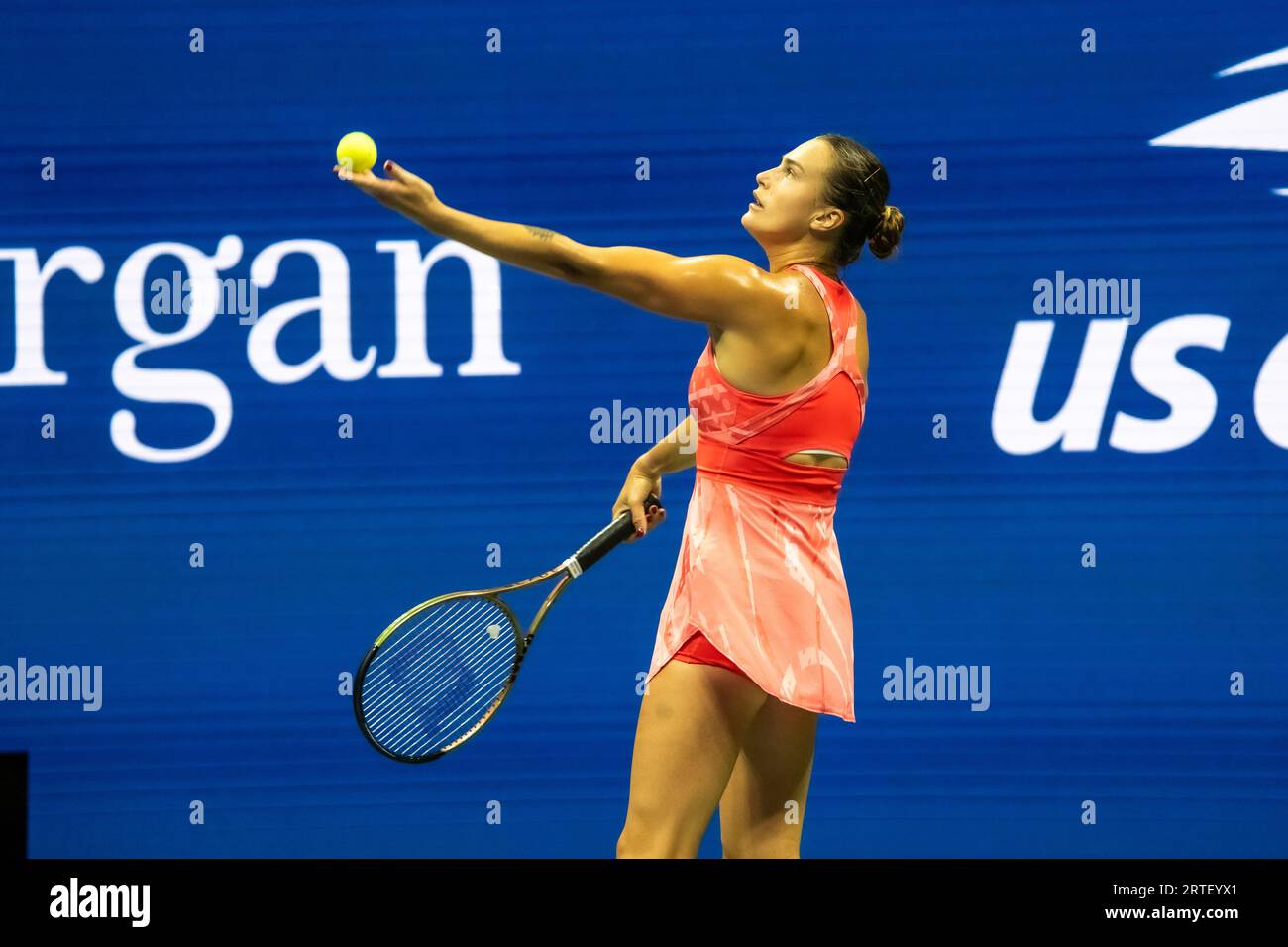 Aryna Sabalenka (BLR) gareggia nelle finali femminili del singolare agli US Open di Tennis 2023. Foto Stock