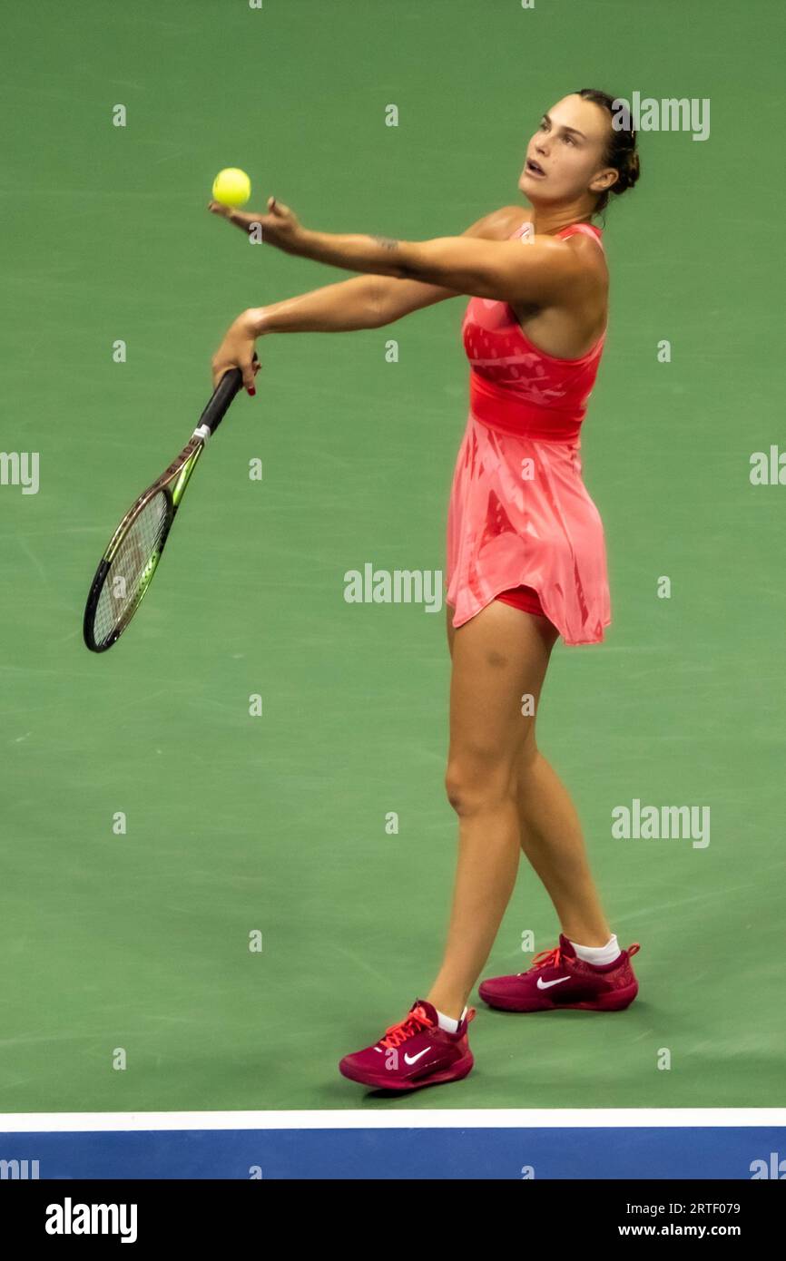 Aryna Sabalenka (BLR) gareggia nelle finali femminili del singolare agli US Open di Tennis 2023. Foto Stock