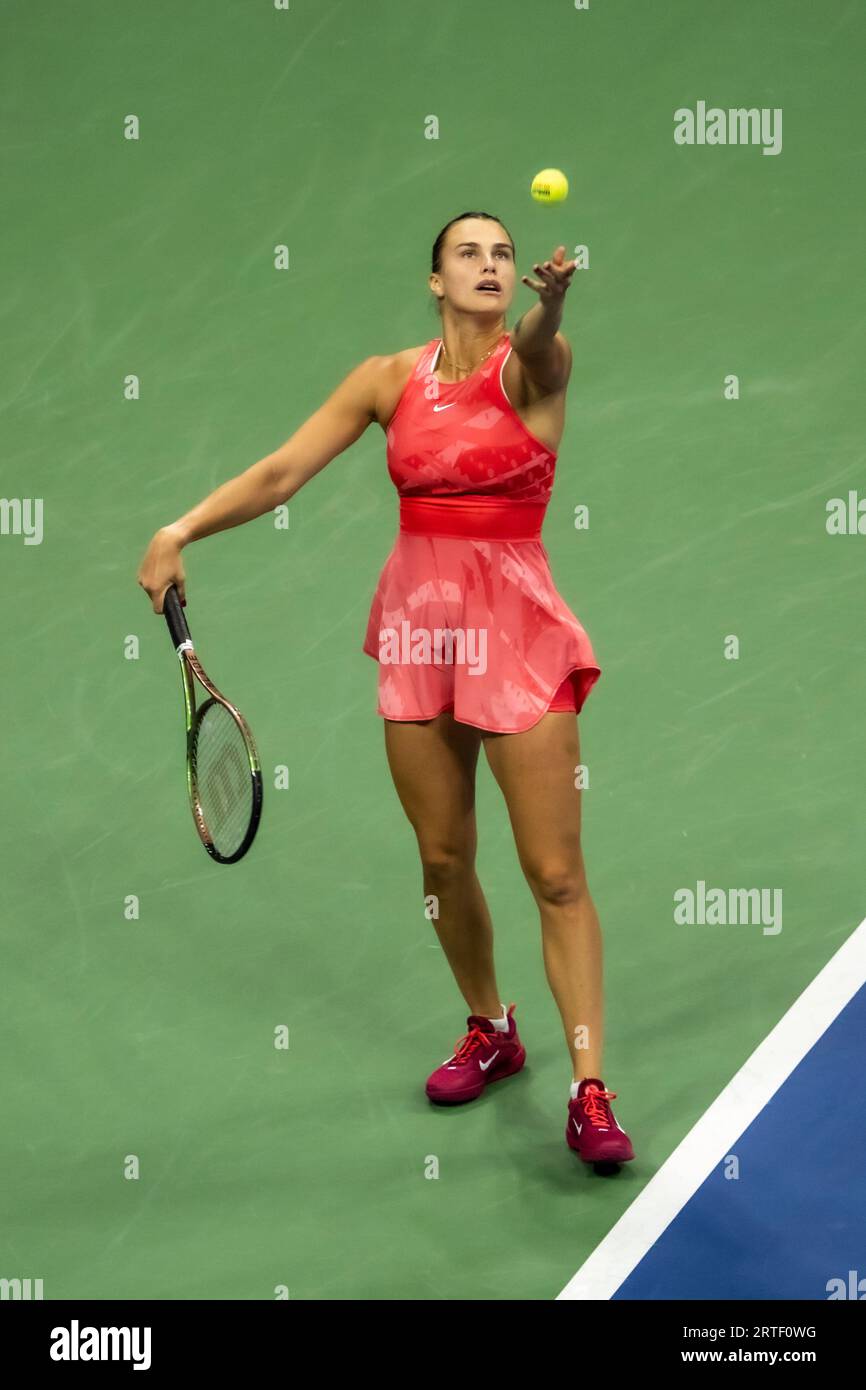 Aryna Sabalenka (BLR) gareggia nelle finali femminili del singolare agli US Open di Tennis 2023. Foto Stock