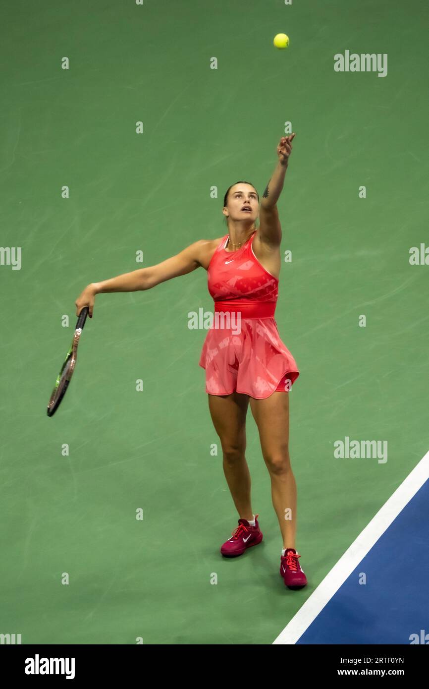 Aryna Sabalenka (BLR) gareggia nelle finali femminili del singolare agli US Open di Tennis 2023. Foto Stock