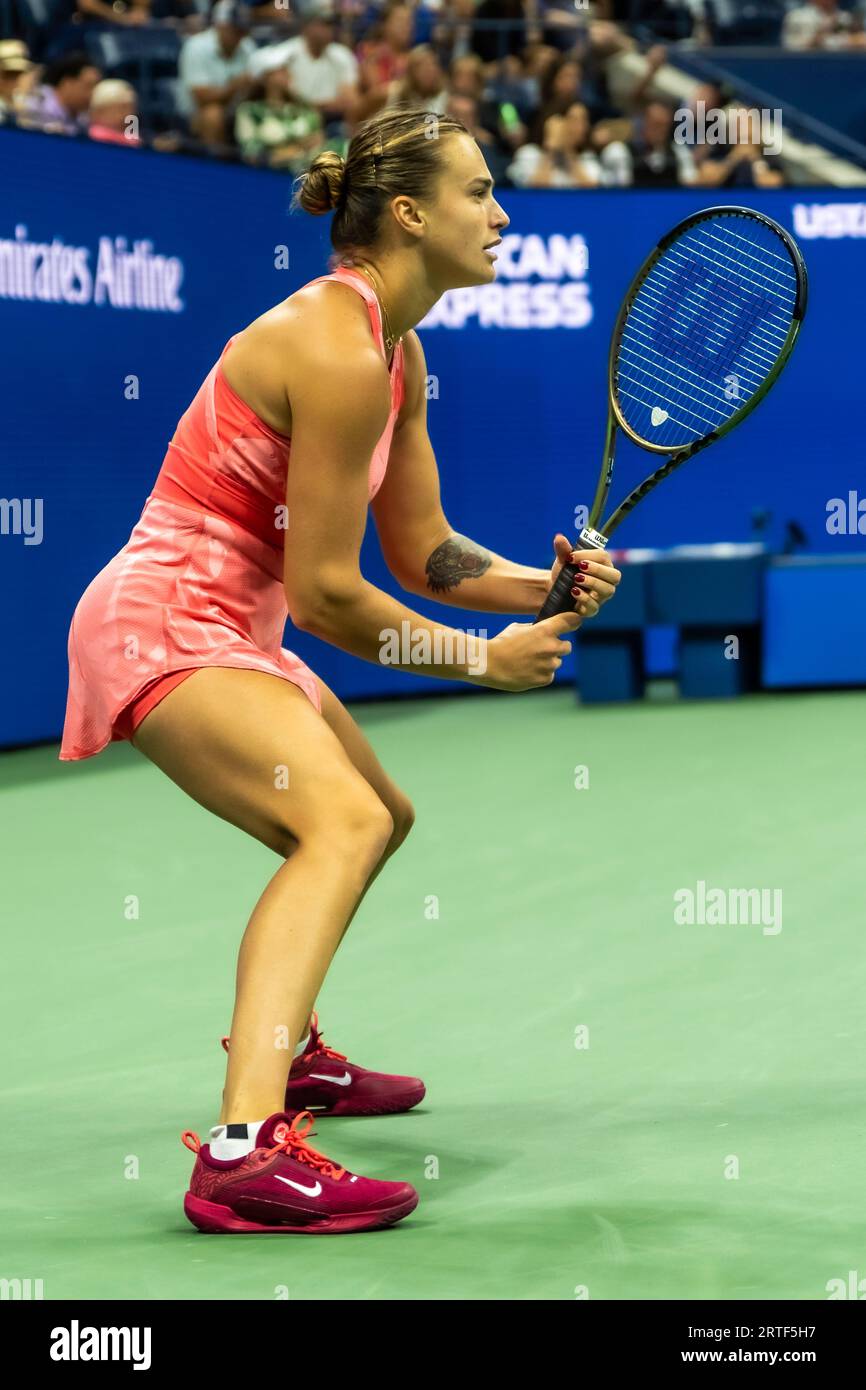 Aryna Sabalenka (BLR) gareggia nelle finali femminili del singolare agli US Open di Tennis 2023. Foto Stock