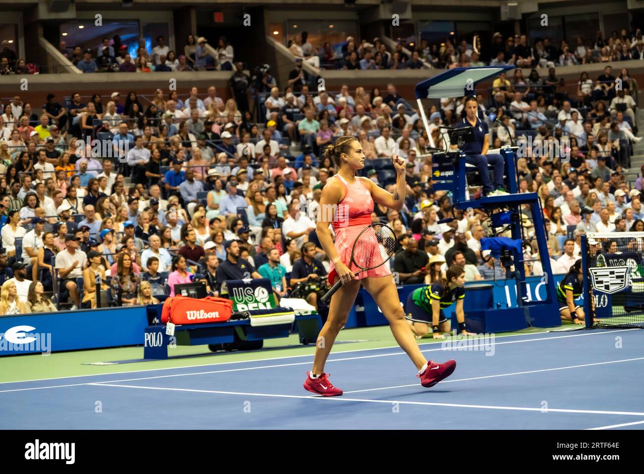 Aryna Sabalenka (BLR) gareggia nelle finali femminili del singolare agli US Open di Tennis 2023. Foto Stock