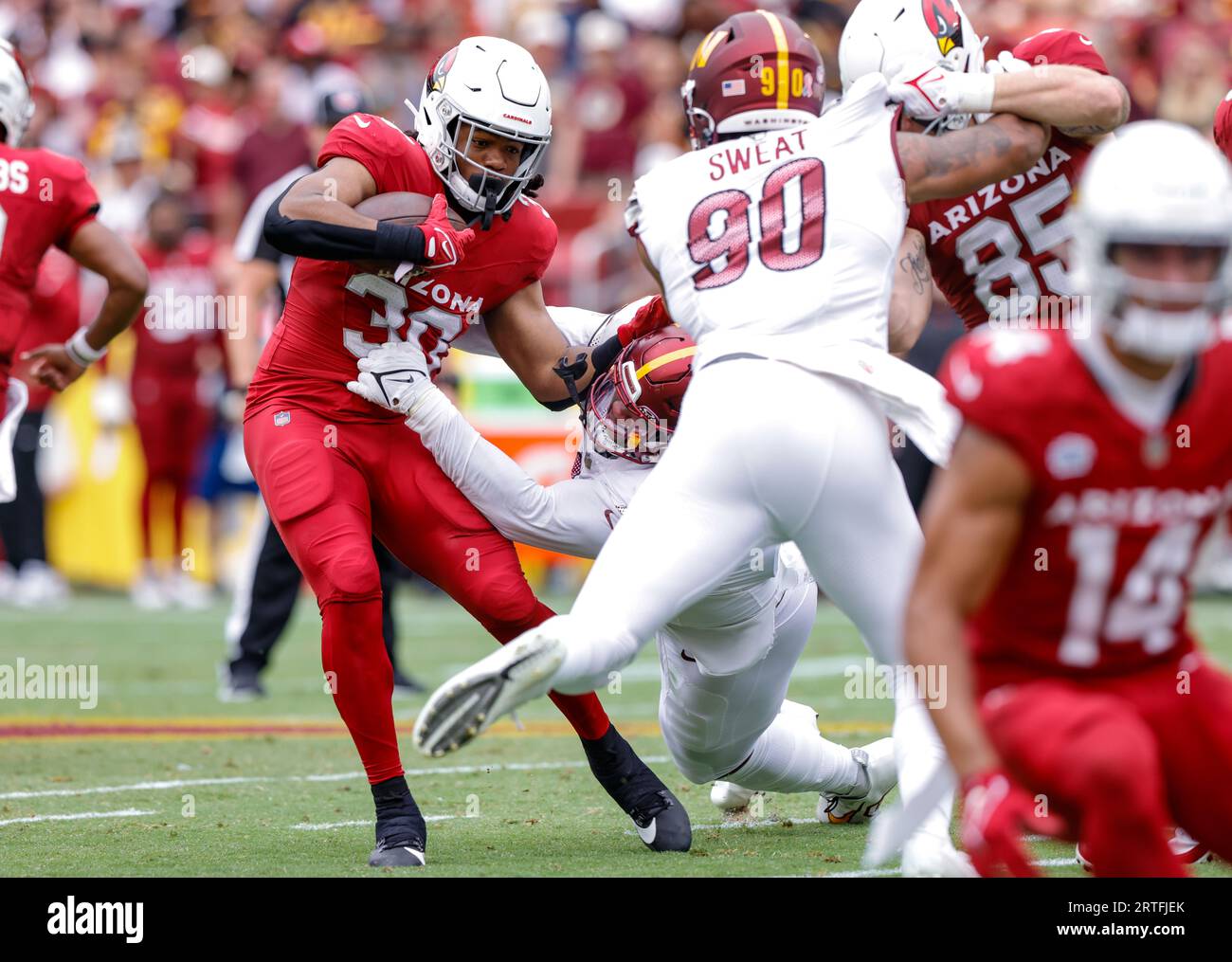 RB Keaontay Ingram degli Arizona Cardinals (30) con The Carry alla partita Arizona Cardinals vs Washington Commanders (settimana 1) il 10 settembre 2023 al FedEx Field di Landover, MD. (Alyssa Howell/Image of Sport) Foto Stock