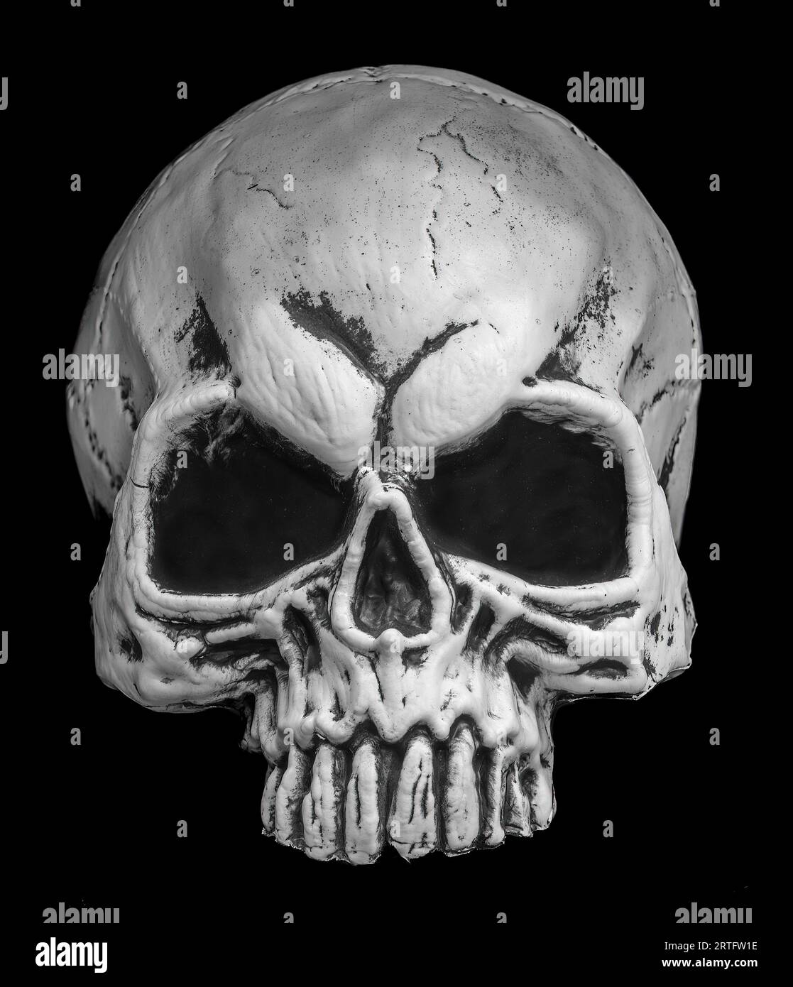 Jawless Skull Halloween Props e decorazioni isolate su sfondo nero. Foto Stock