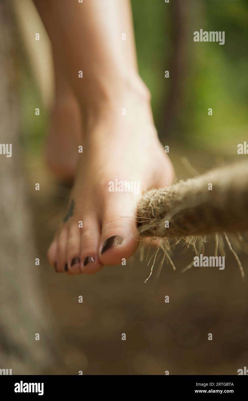 In prossimità di una donna piedi sulla fune Foto Stock