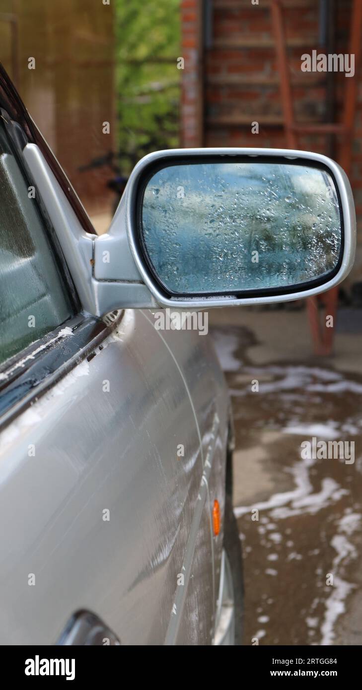 Gocce d'acqua specchio auto immagini e fotografie stock ad alta risoluzione  - Pagina 3 - Alamy