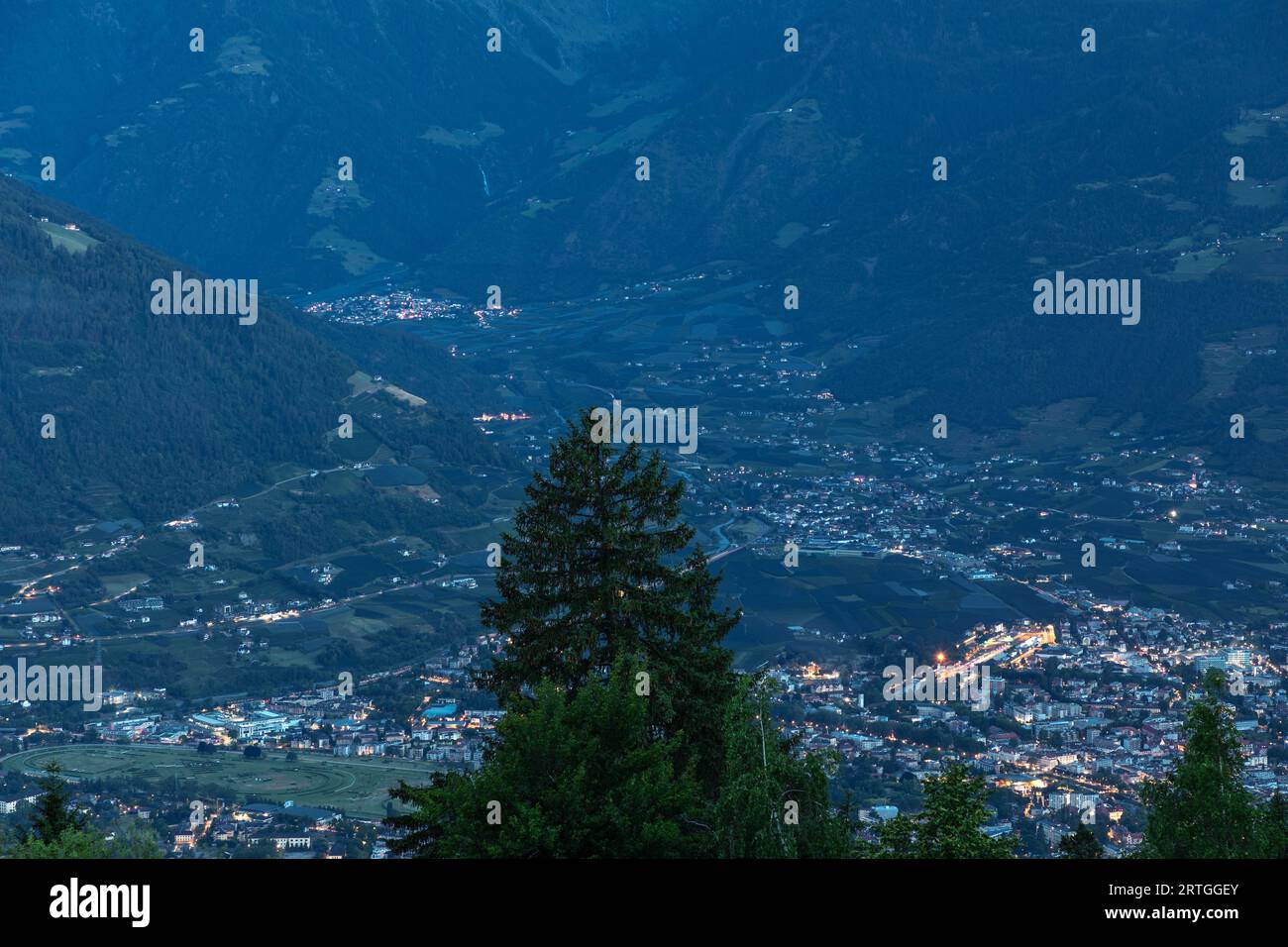 Vista da Hafling a Merano, alto Adige, di prima mattina Foto Stock