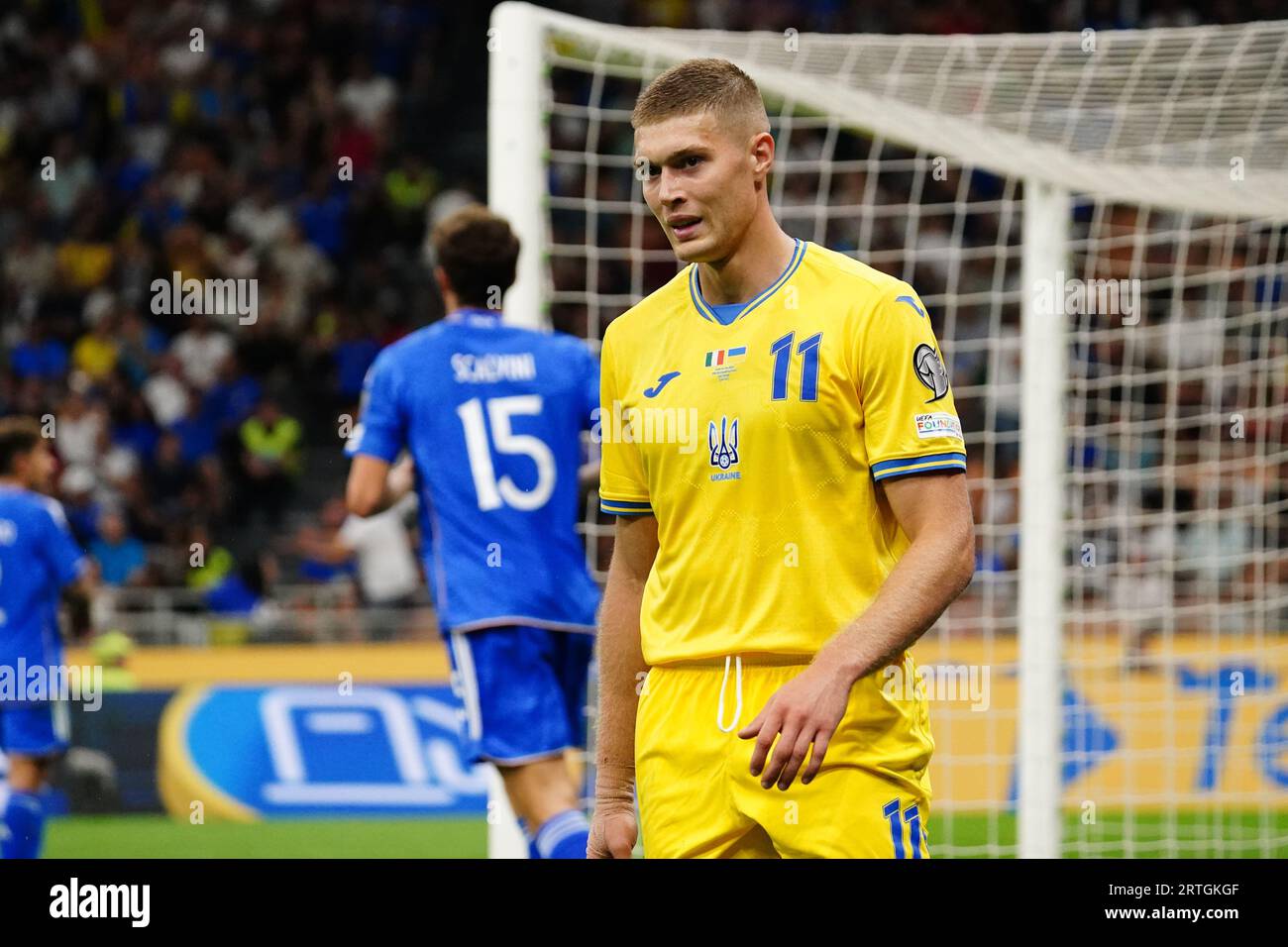 Artem Dovbyk (Ucraina) durante la partita di UEFA Euro 2024, qualificazioni europee, gruppo C tra Italia e Ucraina il 12 settembre 2023 allo stadio San Siro di Milano, Italia - crediti: Luca Rossini/e-Mage/Alamy Live News Foto Stock