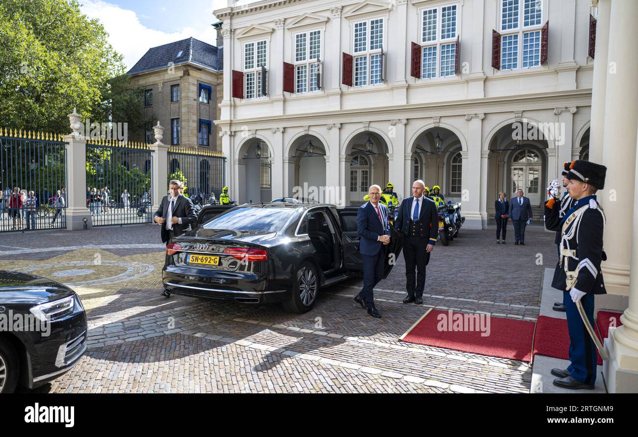 L'AIA - il re Willem-Alexander riceve in udienza il presidente del Consiglio federale tedesco Peter Tschentscher al Palazzo Noordeinde. Il Consiglio federale è la rappresentanza dei sedici stati tedeschi nel sistema politico tedesco. Insieme al Bundestag, costituisce il parlamento tedesco. ANP POOL FRANK VAN BEEK paesi bassi fuori - belgio fuori Foto Stock