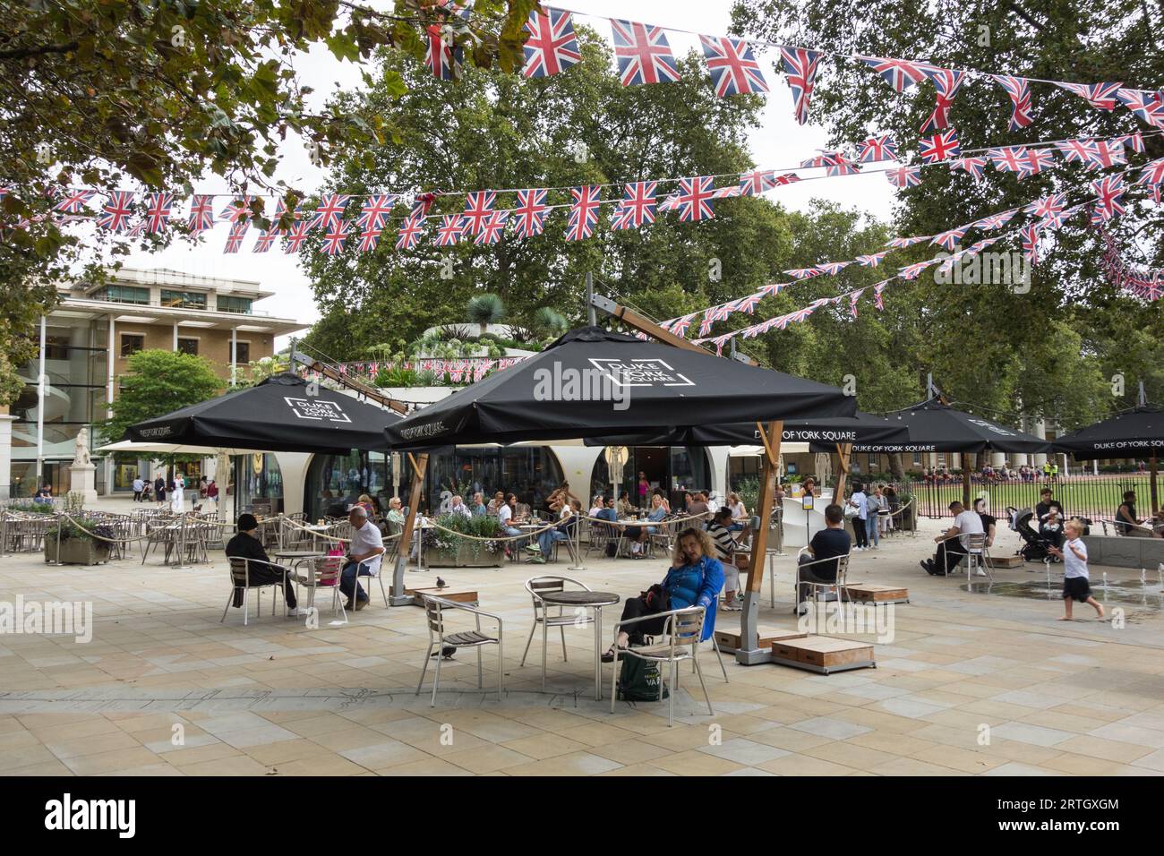Padiglione del caffè Vardo in Duke of York Square, King's Road, Chelsea, Londra, SW3, REGNO UNITO Foto Stock