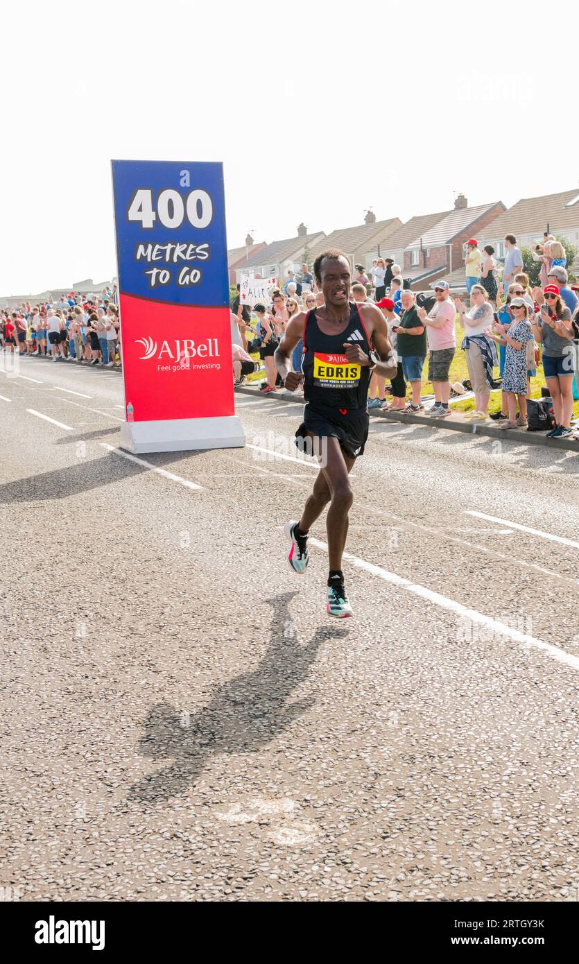 Muktar Edris corridore su lunga distanza finendo terzo nella mezza maratona 2023 Great North Run. Foto Stock