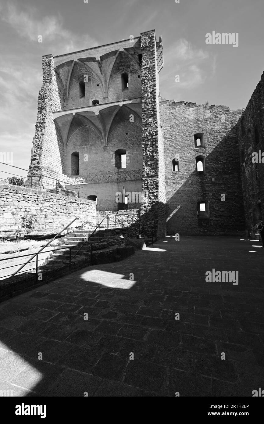 Château de Châteauneuf-du-Pape distrutto dai tedeschi nella seconda guerra mondiale con la dinamite Foto Stock