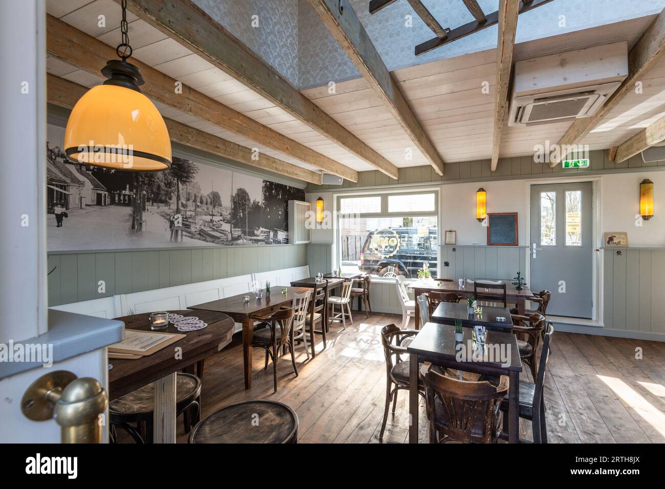 Foto degli interni di ONS, un bar rustico sul lato nord di Amsterdam. Foto Stock