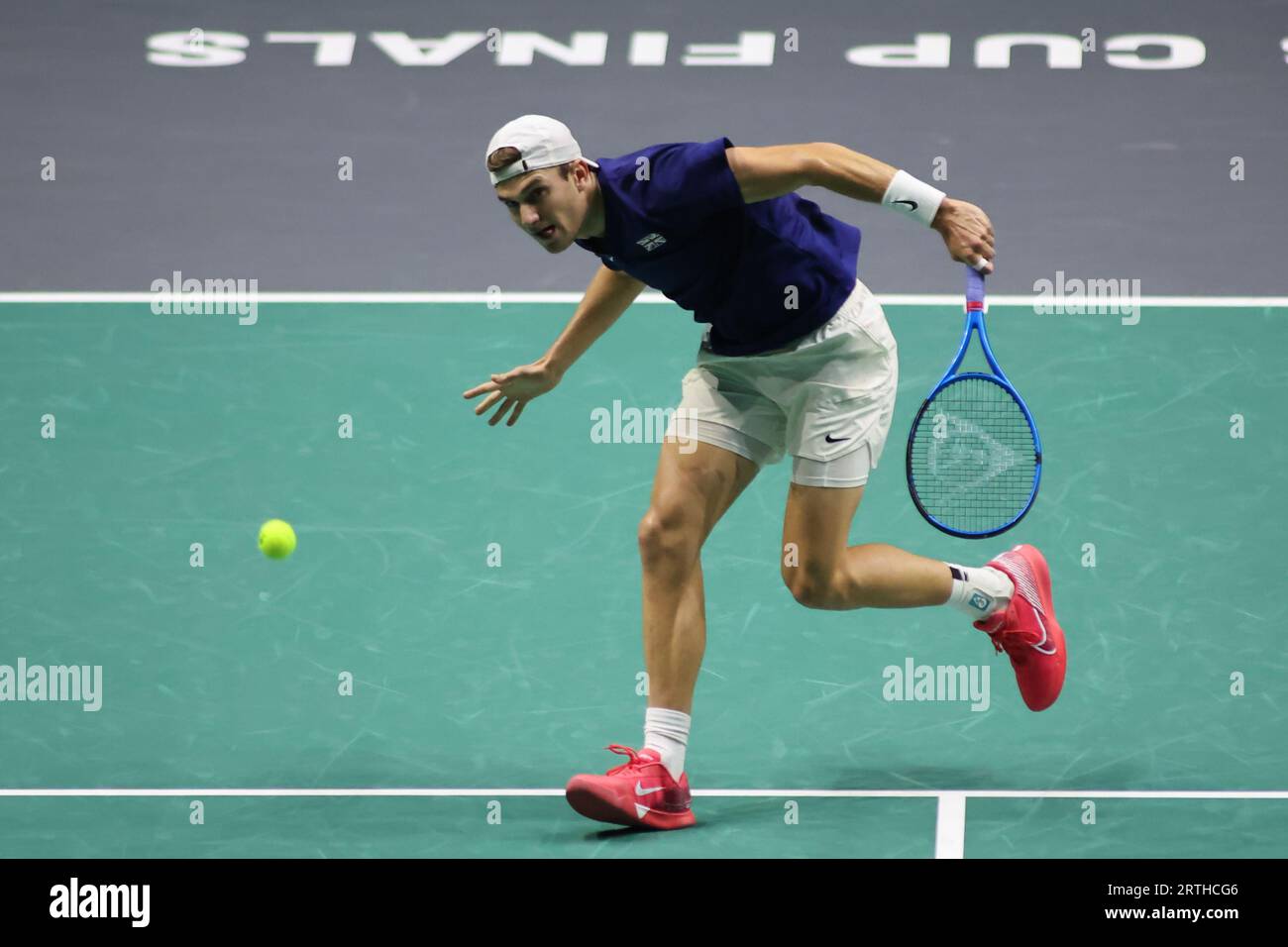 AO Arena, Manchester, Lancashire, Regno Unito. 12 settembre 2023. Jack Draper (GBR) durante il suo match contro Thanasi Kokkinakis (AUS) durante la fase a gironi delle finali di Coppa Davis 2023 tra Australia e Gran Bretagna credito: Touchlinepics/Alamy Live News Foto Stock