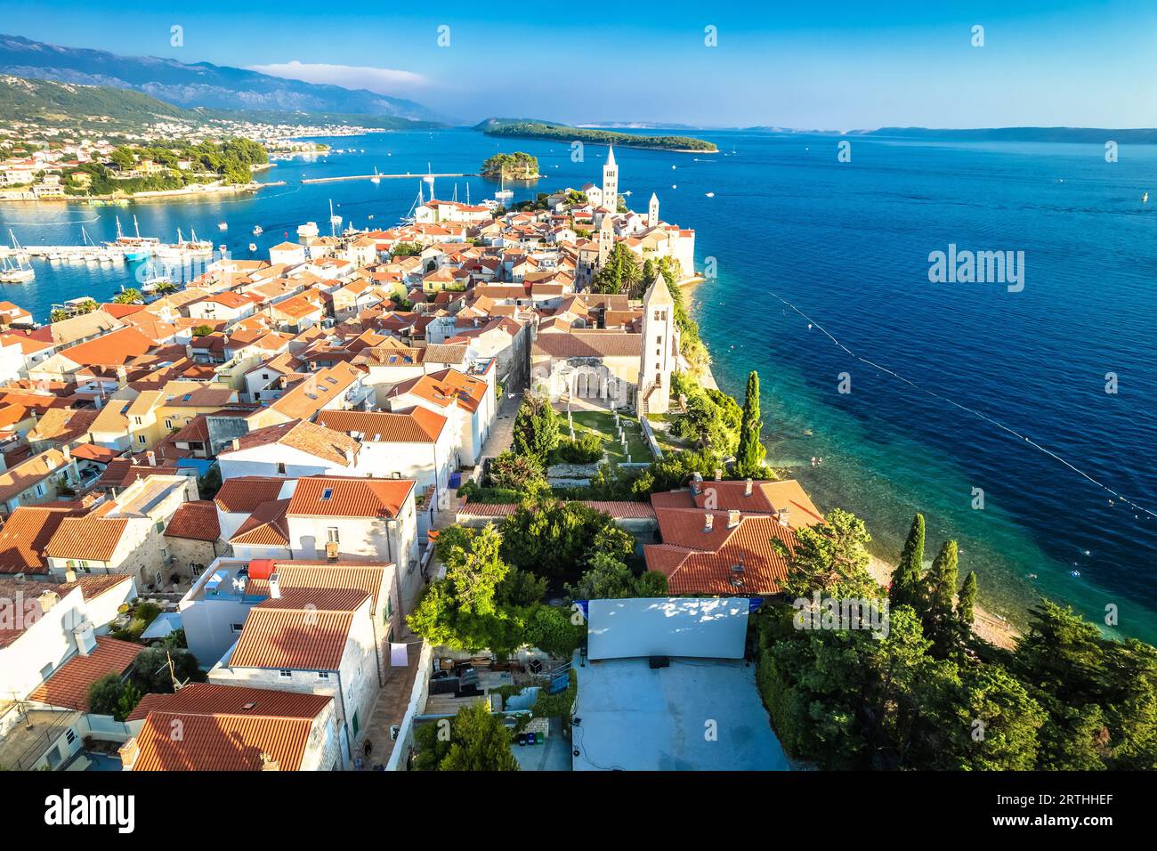 Città storica di Rab vista aerea, isola di Rab, arcipelago della Croazia Foto Stock