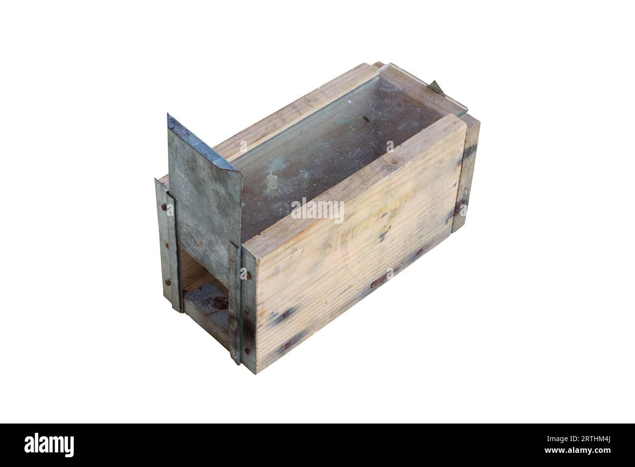 vecchia trappola sporca isolata su sfondo bianco Foto Stock